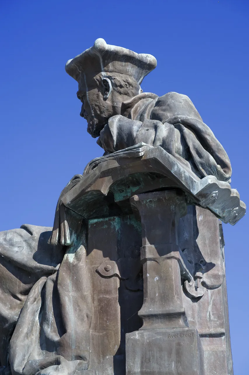 Monument à Rabelais de Chinon