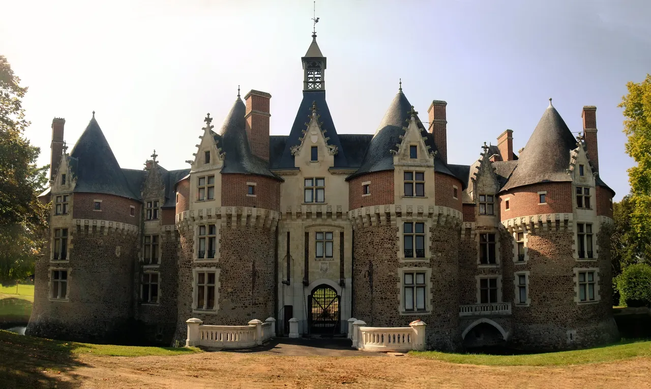 Château de Bonnetable (également sur commune de Bonnetable)