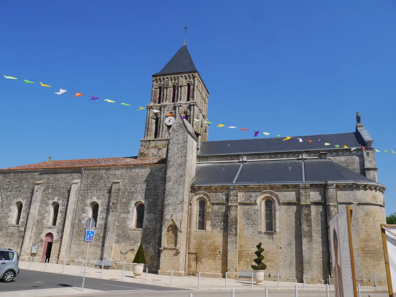 Eglise de Saint-Hilaire-des-Loges