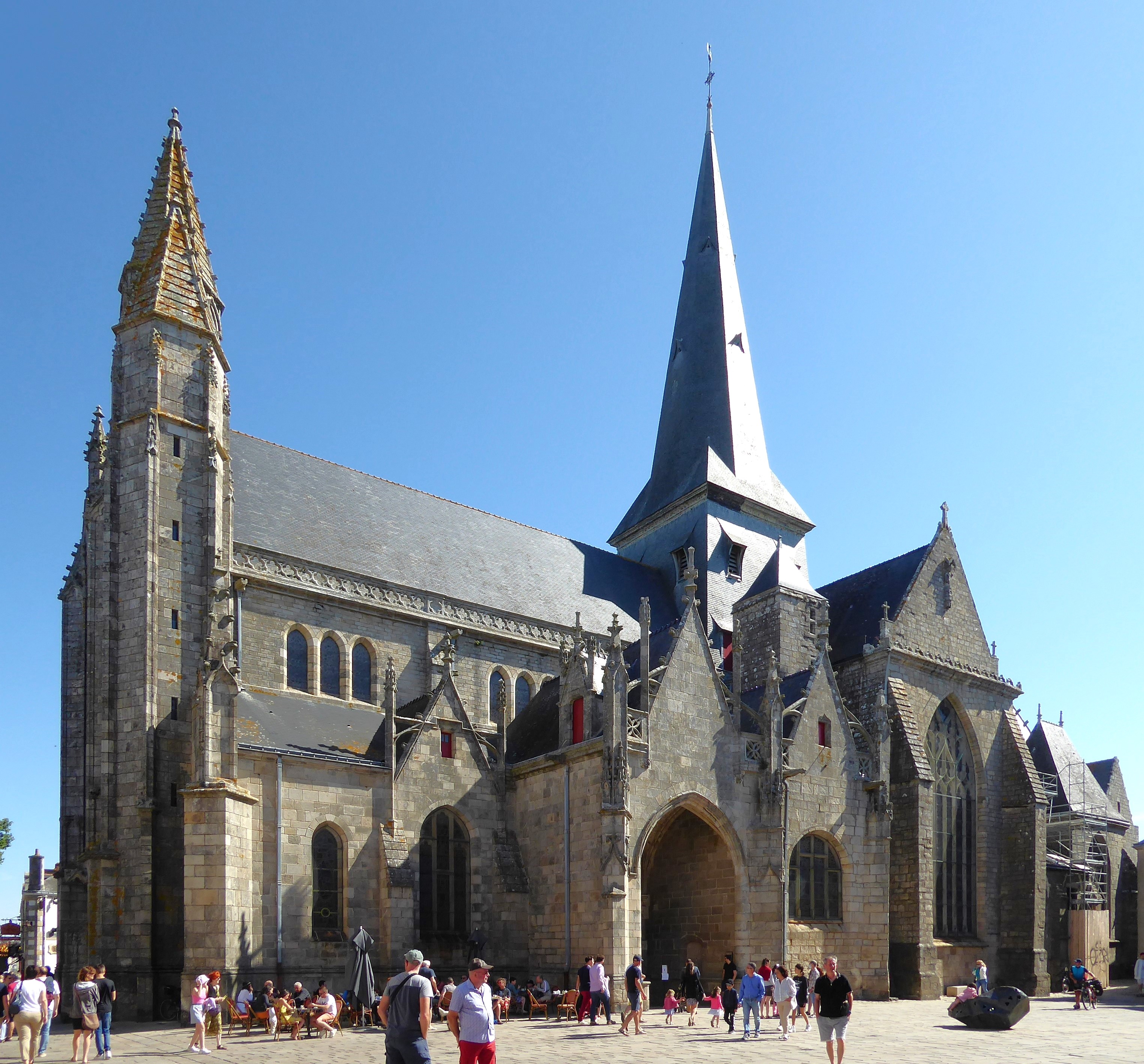 Eglise Saint-Aubin (ancienne collégiale)