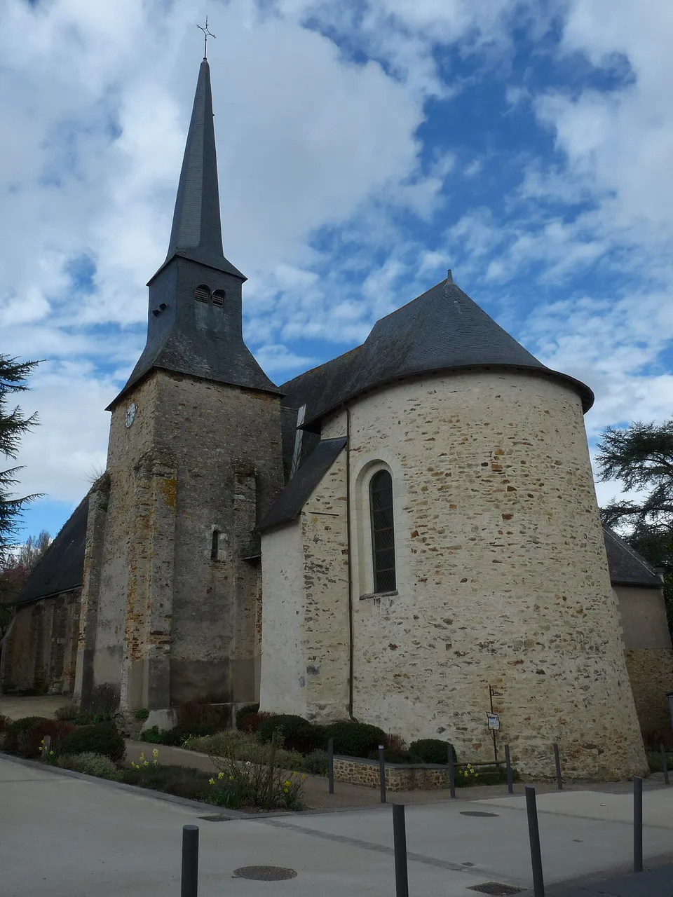 Eglise et presbytère de Neuville